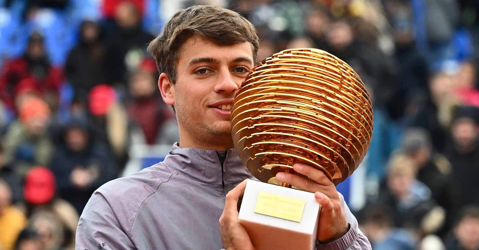 开云体育-德约科维奇新星持续失利表现突出，湖人前途光明！