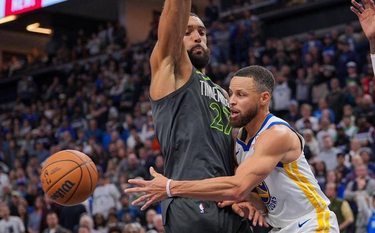 开云-MAD不断突破！，库里连续十五场比赛得分超过反败为胜再创辉煌时刻的简单介绍