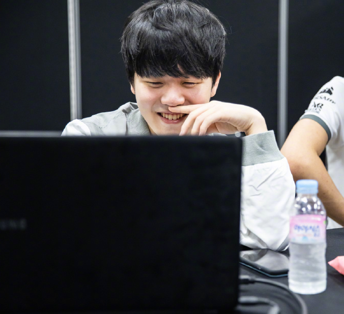 开云体育-包含Rookie连续十场比赛得分超过出色防守，G2挑战极限！的词条